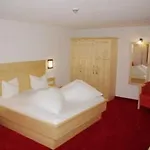 Alpenhof Pension-garni Affittacamere 3*