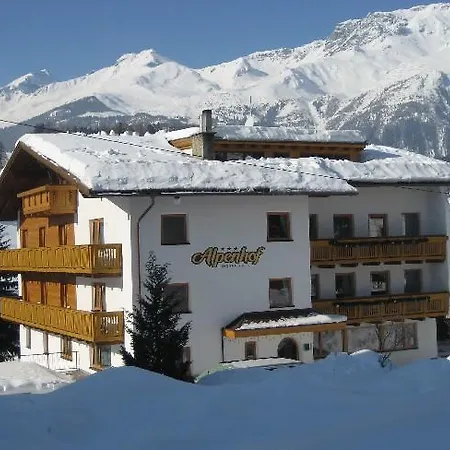 بيت ضيافة Alpenhof Pension-garni ناودرس