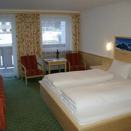 بيت ضيافة Alpenhof Pension-garni ناودرس