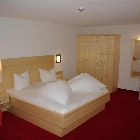 Alpenhof Pension-garni 3* ناودرس
