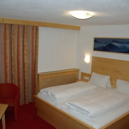 Alpenhof Pension-garni بيت ضيافة 3*