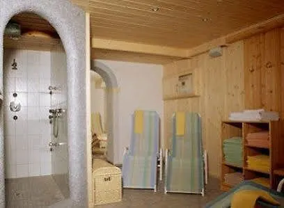 Alpenhof Pension-garni بيت ضيافة 3*