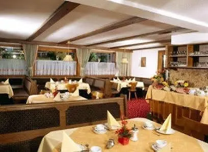 بيت ضيافة Alpenhof Pension-garni ناودرس