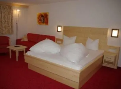 Alpenhof Pension-garni بيت ضيافة