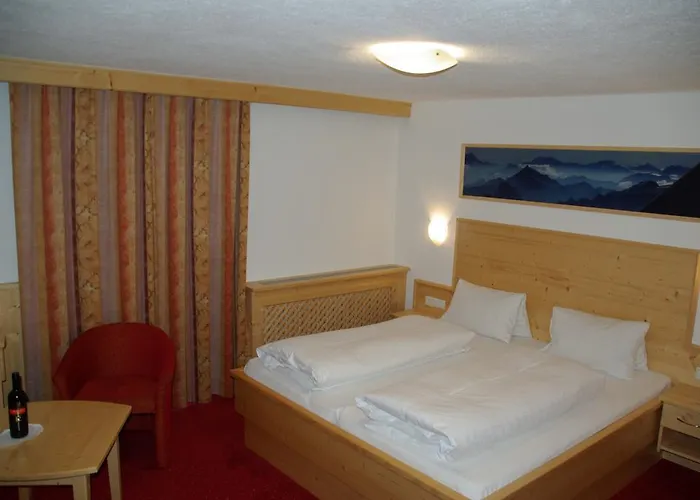 Alpenhof Pension-garni بيت ضيافة 3*