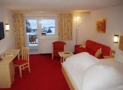 بيت ضيافة Alpenhof Pension-garni ناودرس