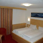 Alpenhof Pension-garni בית הארחה 3*